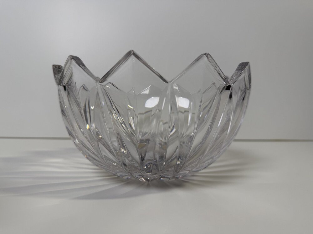 NWT Mikasa T8134/721 Water Lily Crystal Glass Bowl Clear Scalloped rim